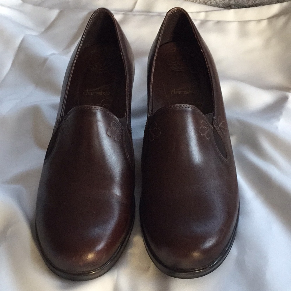 Dansko brown heels in size 41.